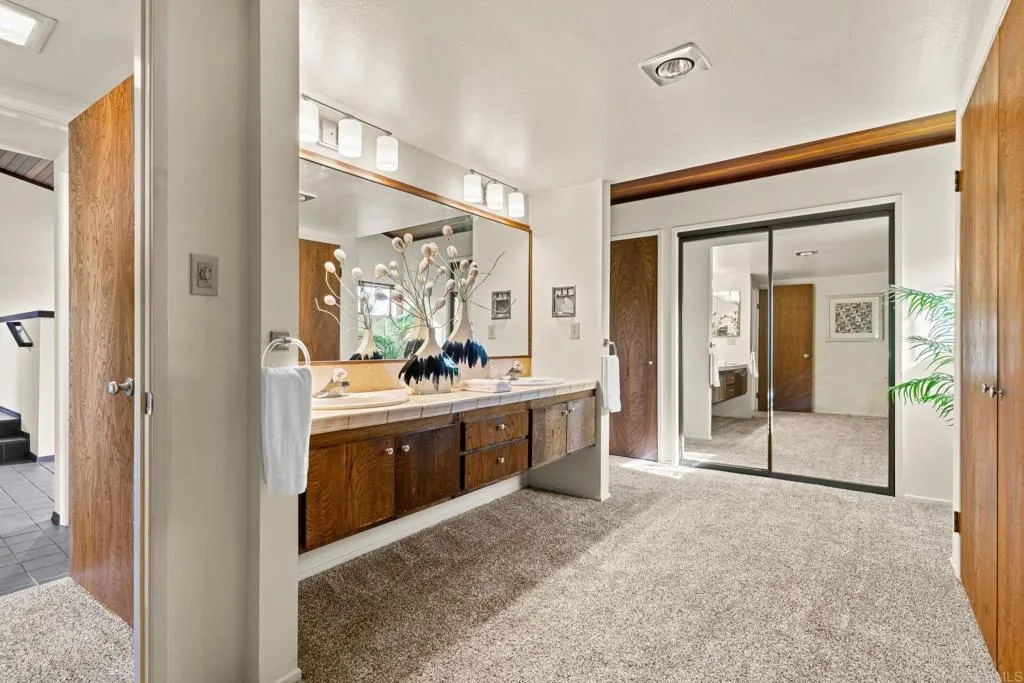 https://cdn.realtyfeed.com/cdn/127/306627379/9037de4c97d3deb318018ea170ab77d4.webp