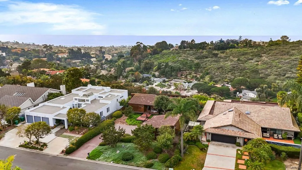 https://cdn.realtyfeed.com/cdn/127/306627379/ca92913e48f9c7f389cd969bf4a19080.webp