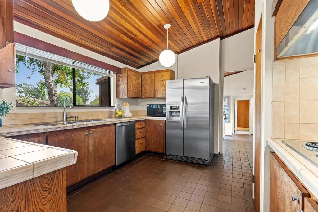 https://cdn.realtyfeed.com/cdn/127/306627379/d3ad3fd99c647b76e90158f92e74a2de.webp