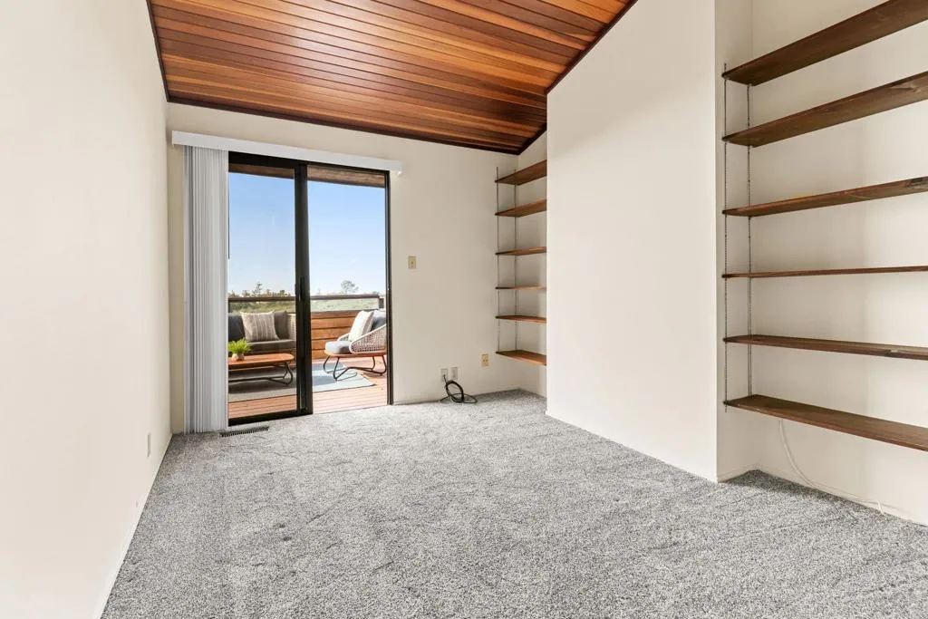 https://cdn.realtyfeed.com/cdn/127/306627379/e1b383f9e66de7b3a29673362a3dae0e.webp