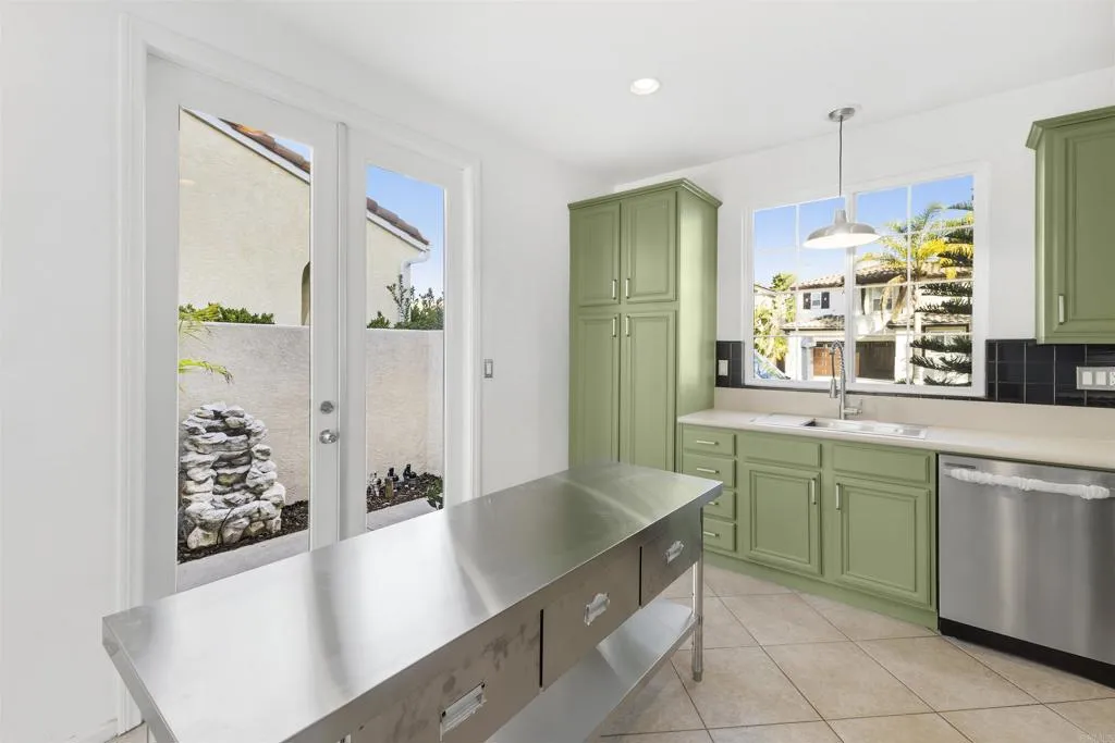 https://cdn.realtyfeed.com/cdn/127/306627419/4bf8387cc7bebb0b3441744b9058c85c.webp