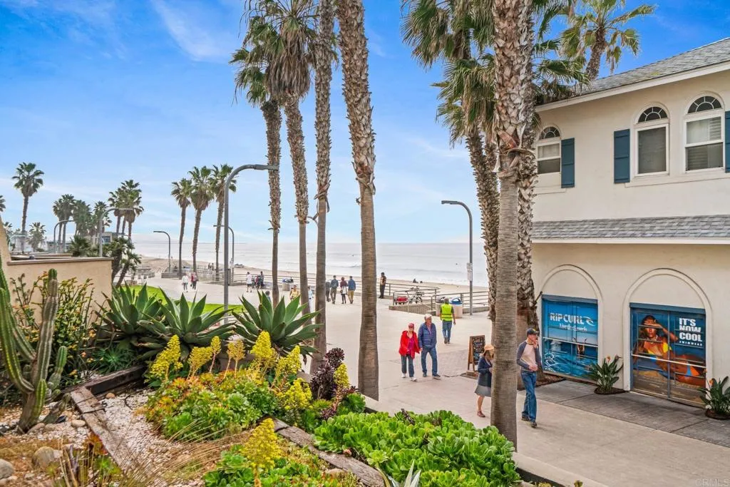https://cdn.realtyfeed.com/cdn/127/306627424/0483edd2834944e46acd2434b6582611.webp