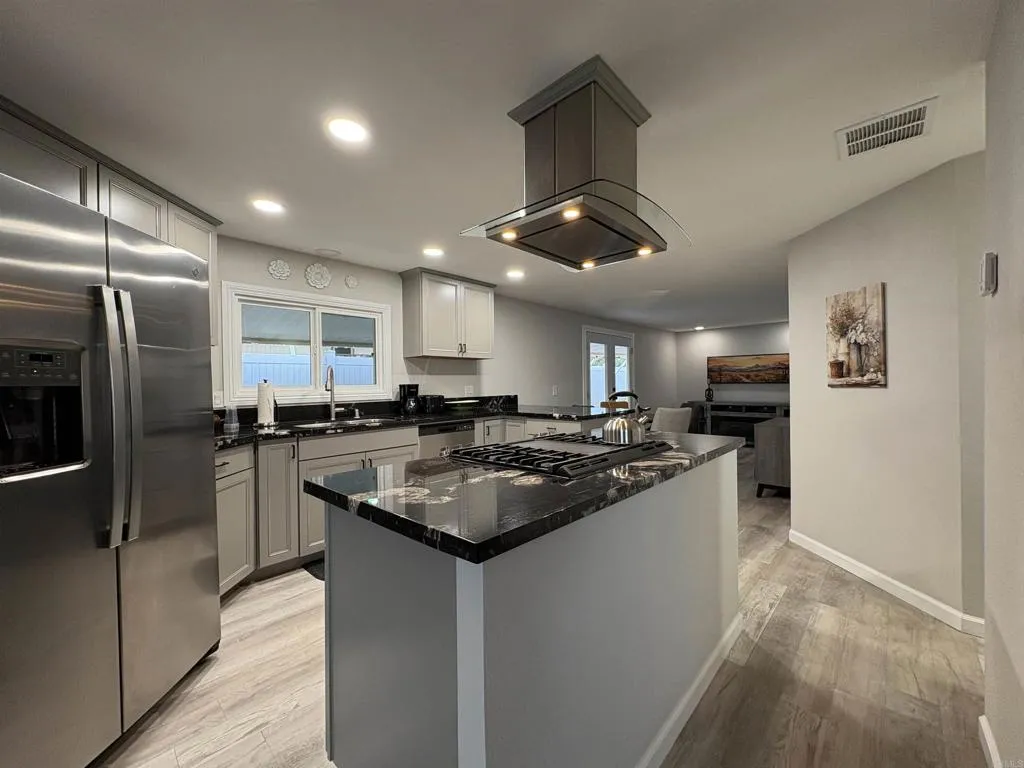 https://cdn.realtyfeed.com/cdn/127/306627504/1e8679759a5995d59aef0d9b9d27e1c0.webp