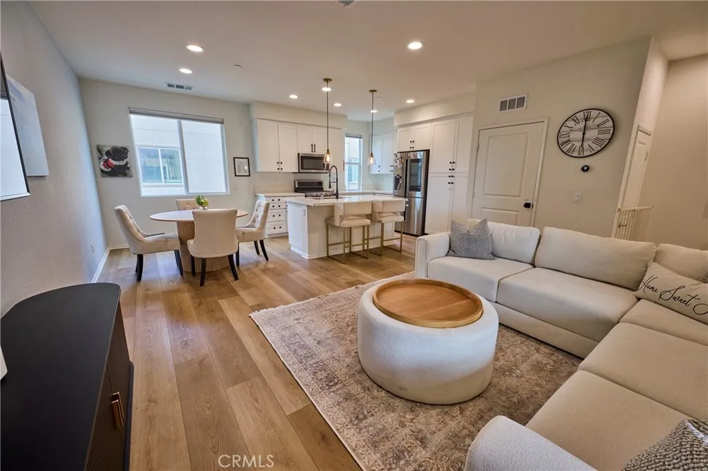 https://cdn.realtyfeed.com/cdn/127/306627505/019ae15b989070c8d4b310039505a84e.webp