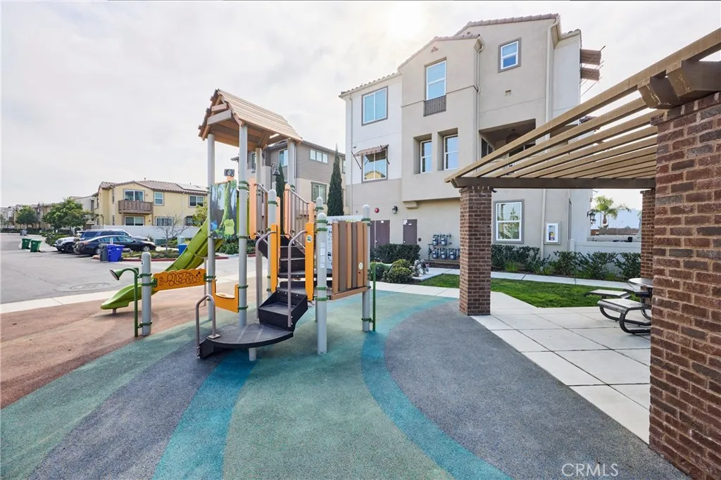 https://cdn.realtyfeed.com/cdn/127/306627505/0c4c235021f0aaee2a66700b8d654c95.webp