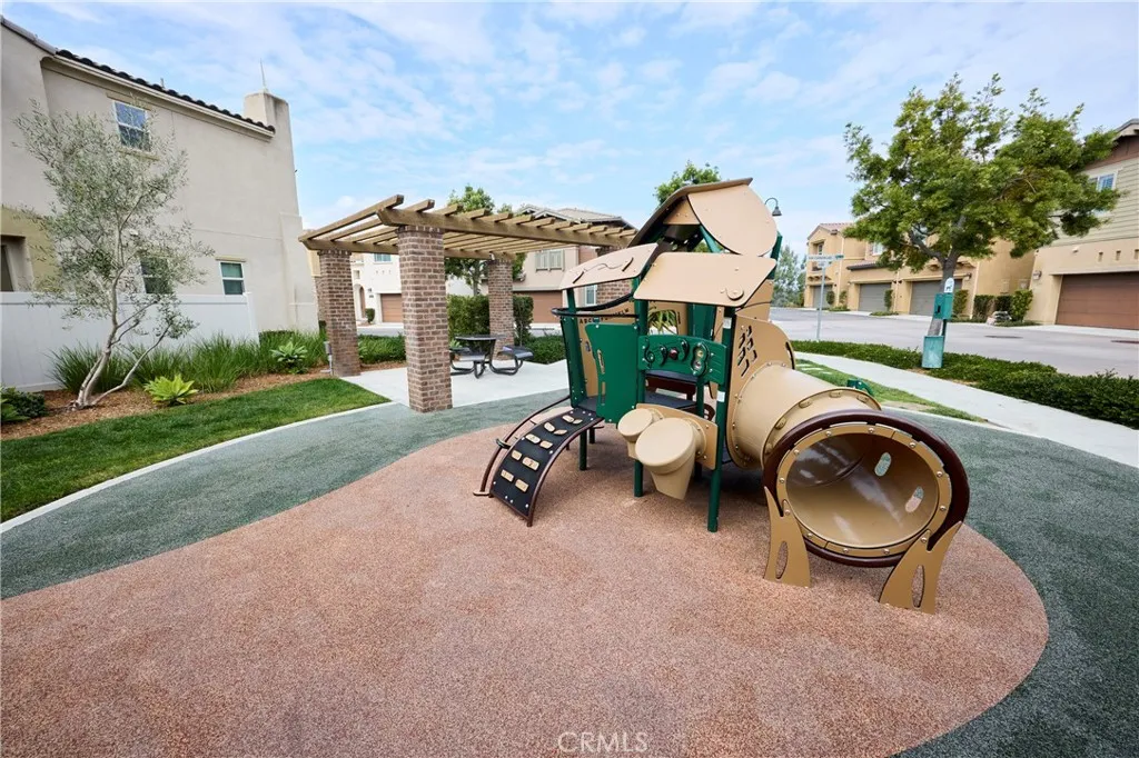 https://cdn.realtyfeed.com/cdn/127/306627505/934b8e0b2aeb8a48a8b6800dc890af7a.webp
