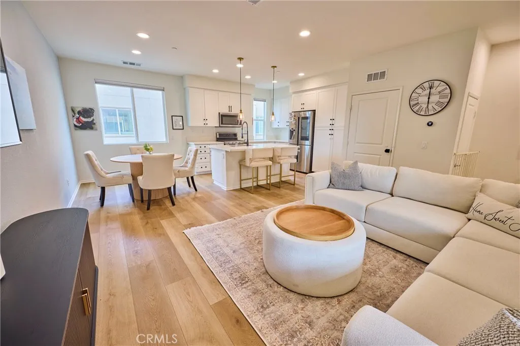 https://cdn.realtyfeed.com/cdn/127/306627505/ce532b88478fdbd7323bbee2c048af20.webp