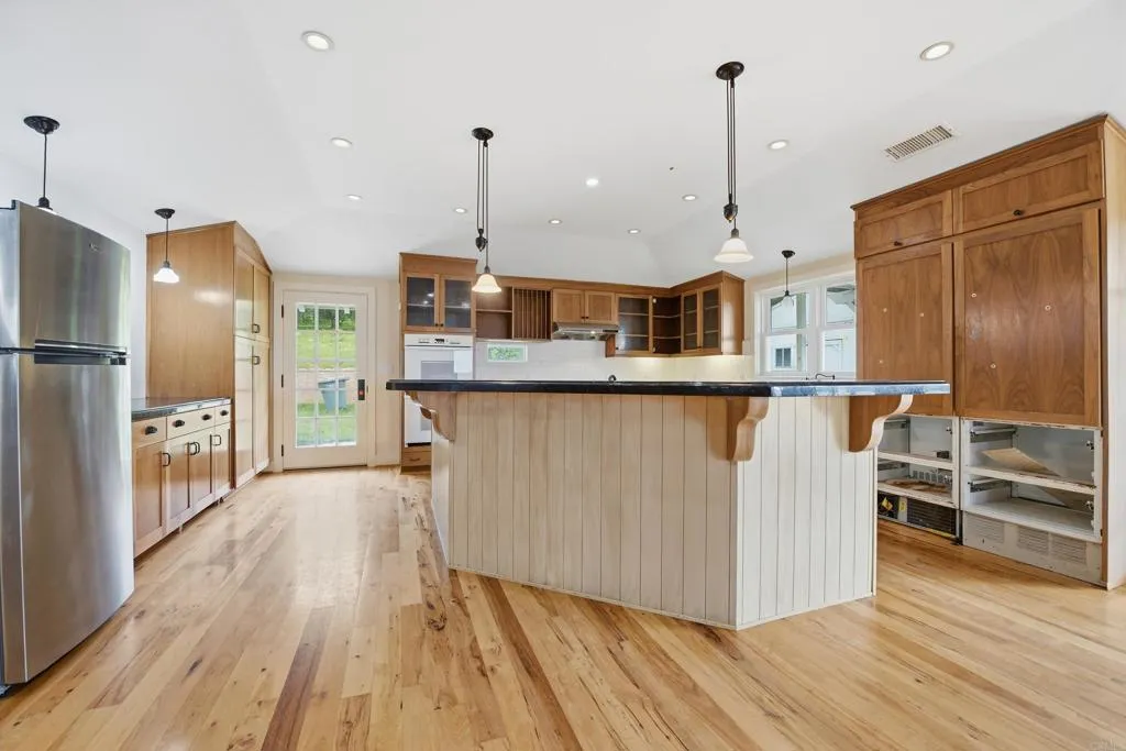 https://cdn.realtyfeed.com/cdn/127/306627514/2177fc932c27dd631b1d7bcff75629c7.webp