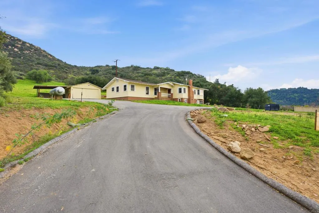 https://cdn.realtyfeed.com/cdn/127/306627514/2e18e0c5ed68488a61fafe9ef7b01c93.webp