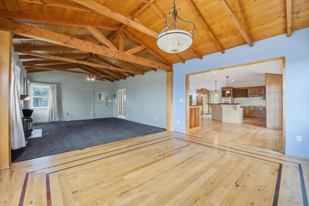 https://cdn.realtyfeed.com/cdn/127/306627514/fb5ca973557d8233357d26a33dc33014.webp
