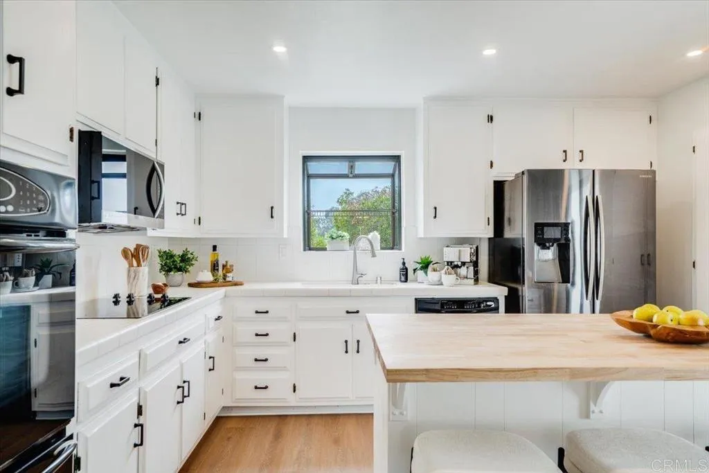 https://cdn.realtyfeed.com/cdn/127/306627611/51e0e30590dd6dc723143df153a5473f.webp