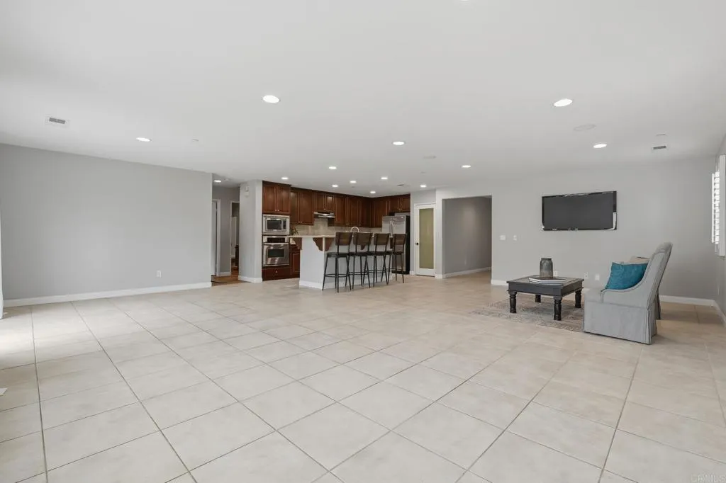 https://cdn.realtyfeed.com/cdn/127/306627618/12e5ca78f6f2c4ebb60efb2efaaae671.webp