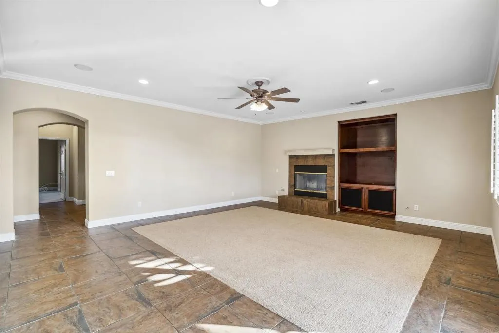 https://cdn.realtyfeed.com/cdn/127/306627695/4a0e43a8b1a3d02971cf947c1bf7ced9.webp
