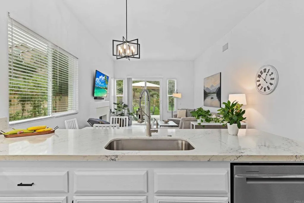 https://cdn.realtyfeed.com/cdn/127/306627737/75088c5b4207f1d287297ff7e18c6d0a.webp