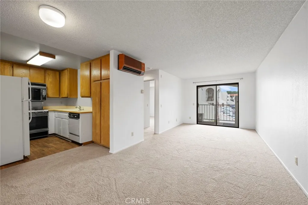 https://cdn.realtyfeed.com/cdn/127/306627805/40fe1c63d7c6192677bbb1276a68b71d.webp