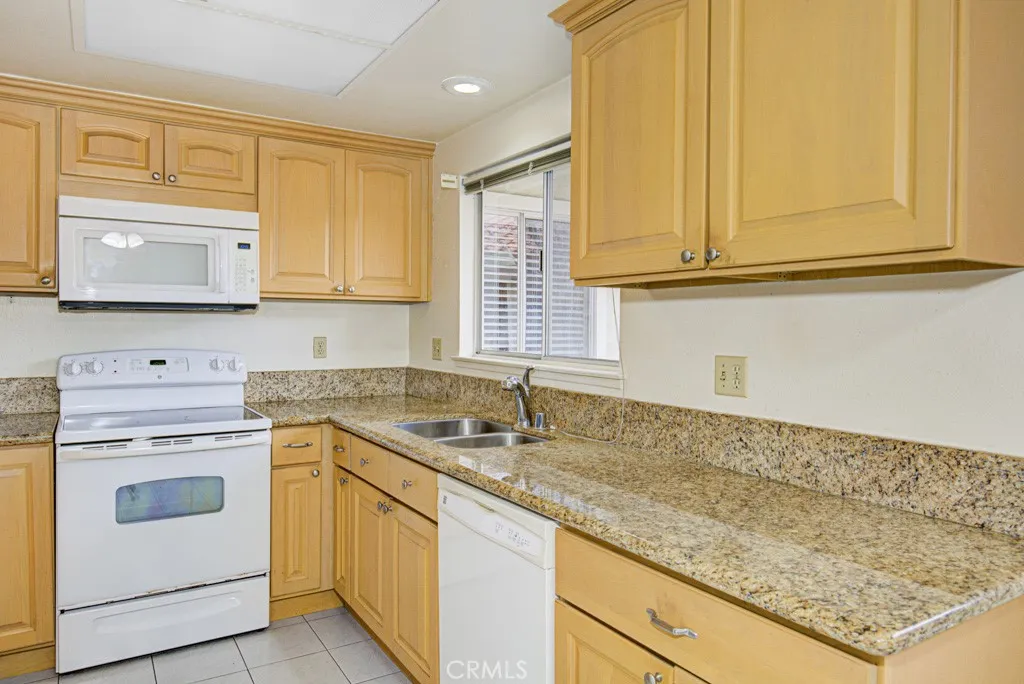 2347 Via Mariposa UNIT B, Laguna Woods, CA, 92637