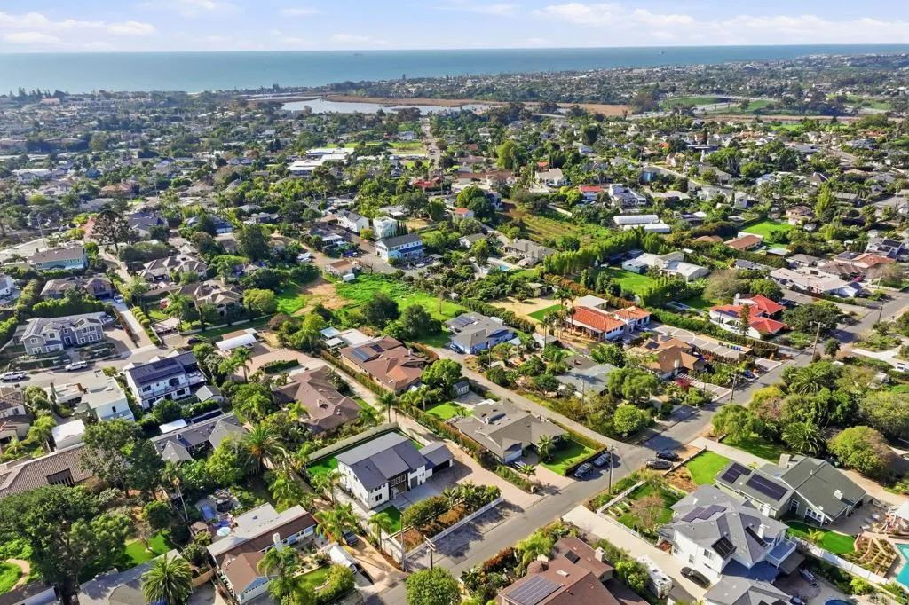 https://cdn.realtyfeed.com/cdn/127/306627845/357a94a37eaa8d1abd3def9b9e2c28c4.webp