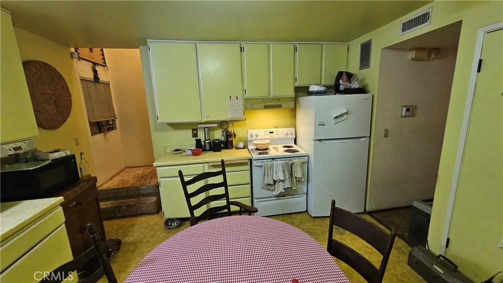 https://cdn.realtyfeed.com/cdn/127/306627885/85973883d1c050ef20df1f577ec83863.webp