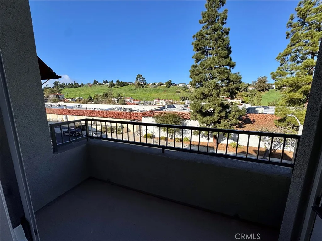 927 Deep Valley Drive Unit 204, Rolling Hills Estates, CA 90274 - Photo 3 of 32, Rolling Hills Estates, CA