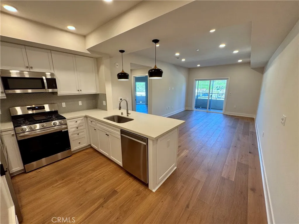 927 Deep Valley Drive Unit 204, Rolling Hills Estates, CA 90274 - Photo 2 of 32, Rolling Hills Estates, CA