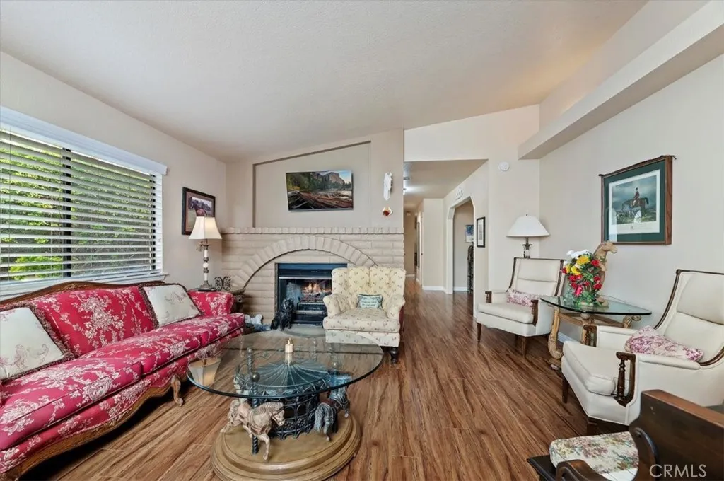 https://cdn.realtyfeed.com/cdn/127/306627968/4f4cb75cc89704e4a441375bc15f5621.webp