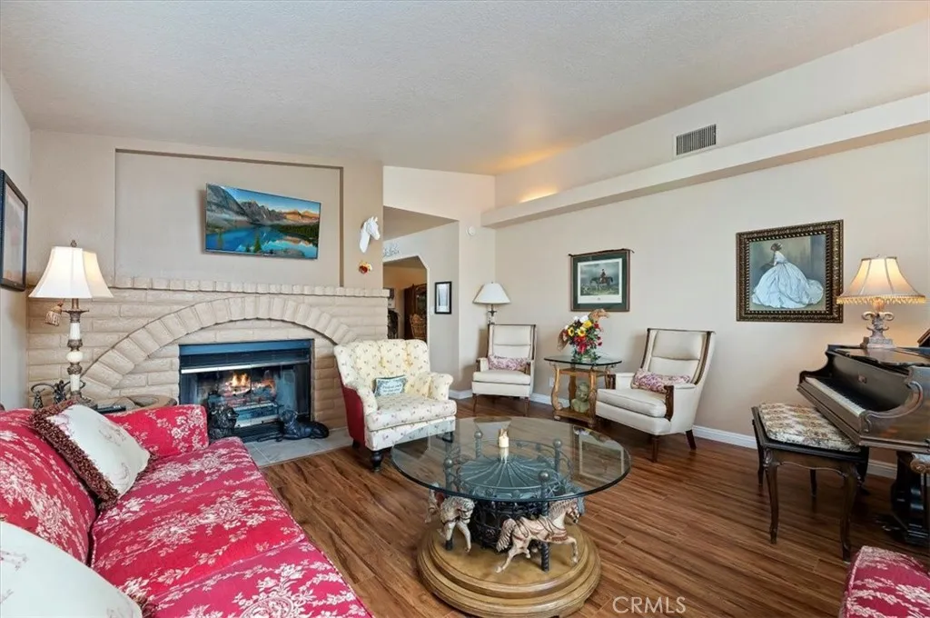 https://cdn.realtyfeed.com/cdn/127/306627968/583f733a9f5018dbba79766368fa5a28.webp