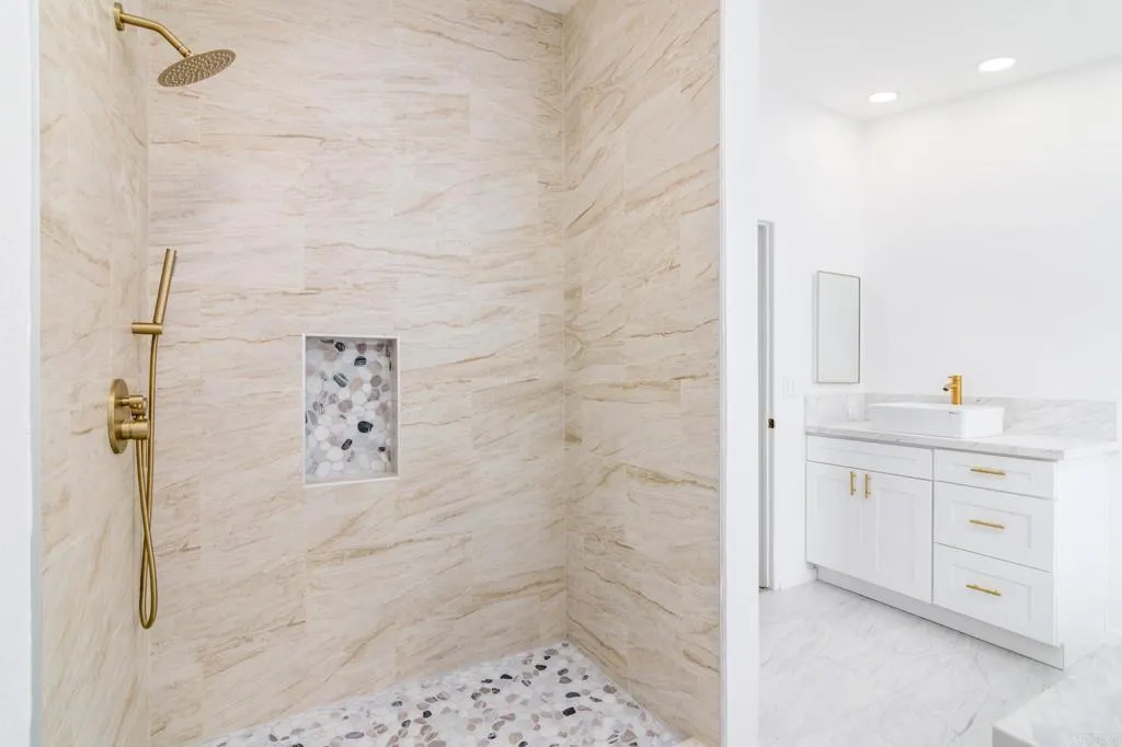 https://cdn.realtyfeed.com/cdn/127/306628062/3d56a7273e38dbbb311590a202442ea7.webp