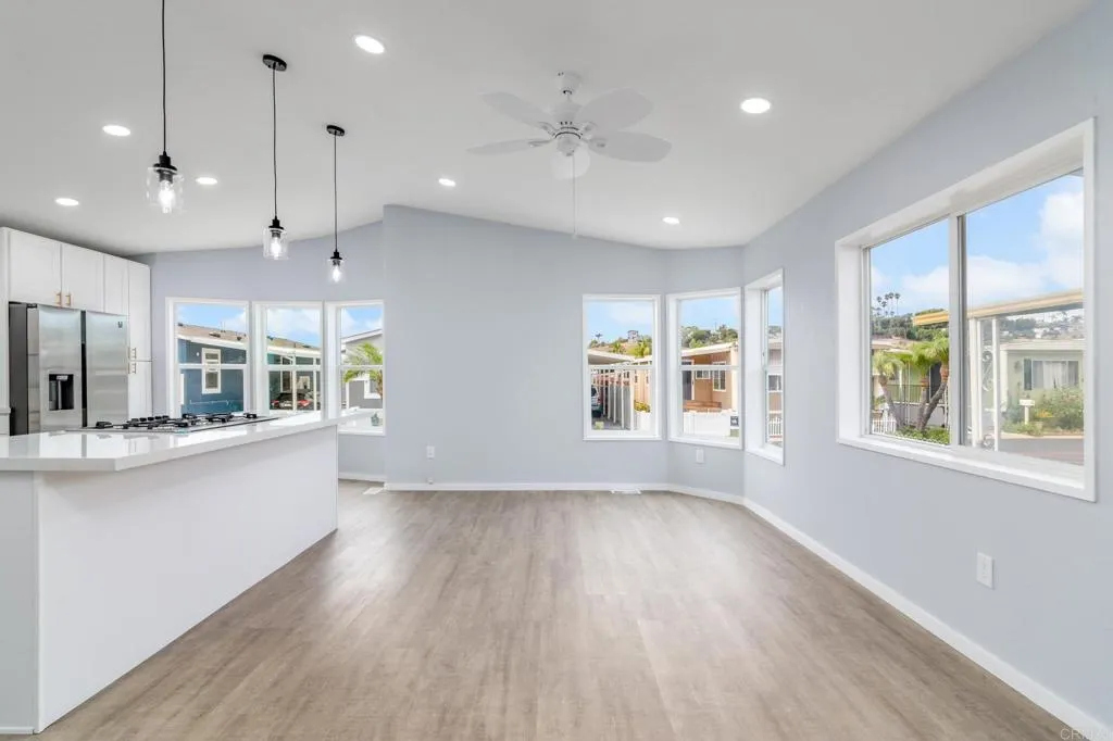 https://cdn.realtyfeed.com/cdn/127/306628062/91b957ecf79877351398acb8754f161e.webp