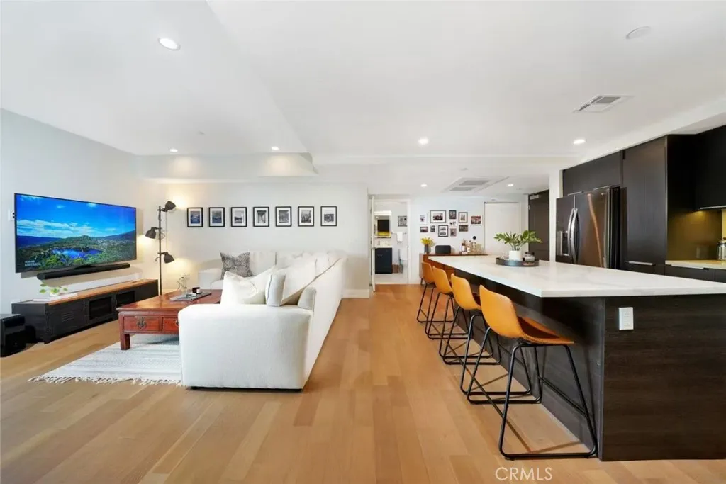 2939 Leeward Unit 212, Los Angeles, CA 90005 - Photo 5 of 7, Los Angeles, CA