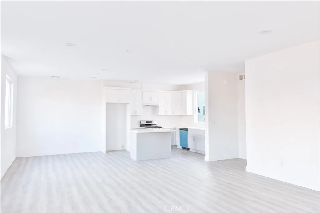 14622 Vanowen, Van Nuys, CA 91405 - Photo 3 of 17, Van Nuys, CA