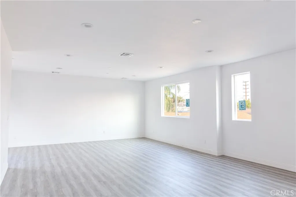 14622 Vanowen, Van Nuys, CA 91405 - Photo 4 of 17, Van Nuys, CA