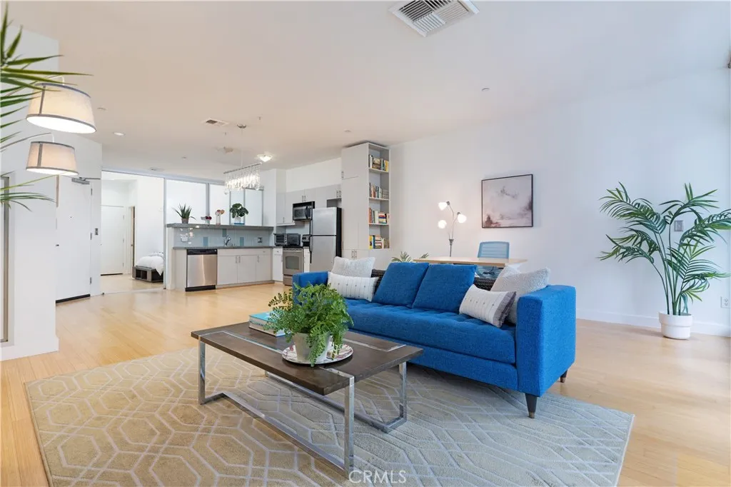 3810 Wilshire Boulevard Unit 802, Los Angeles, CA 90010 - Main photo, Los Angeles, CA