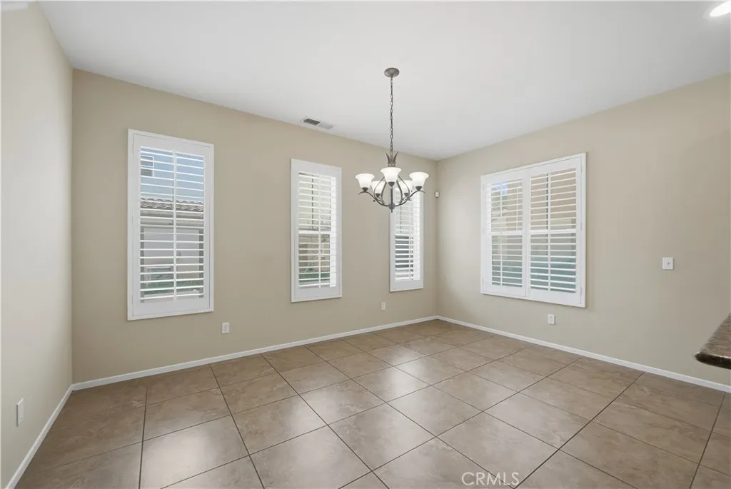 https://cdn.realtyfeed.com/cdn/127/306628416/edd0bd2a48c0087d1d5ab3b13cebb15b.webp