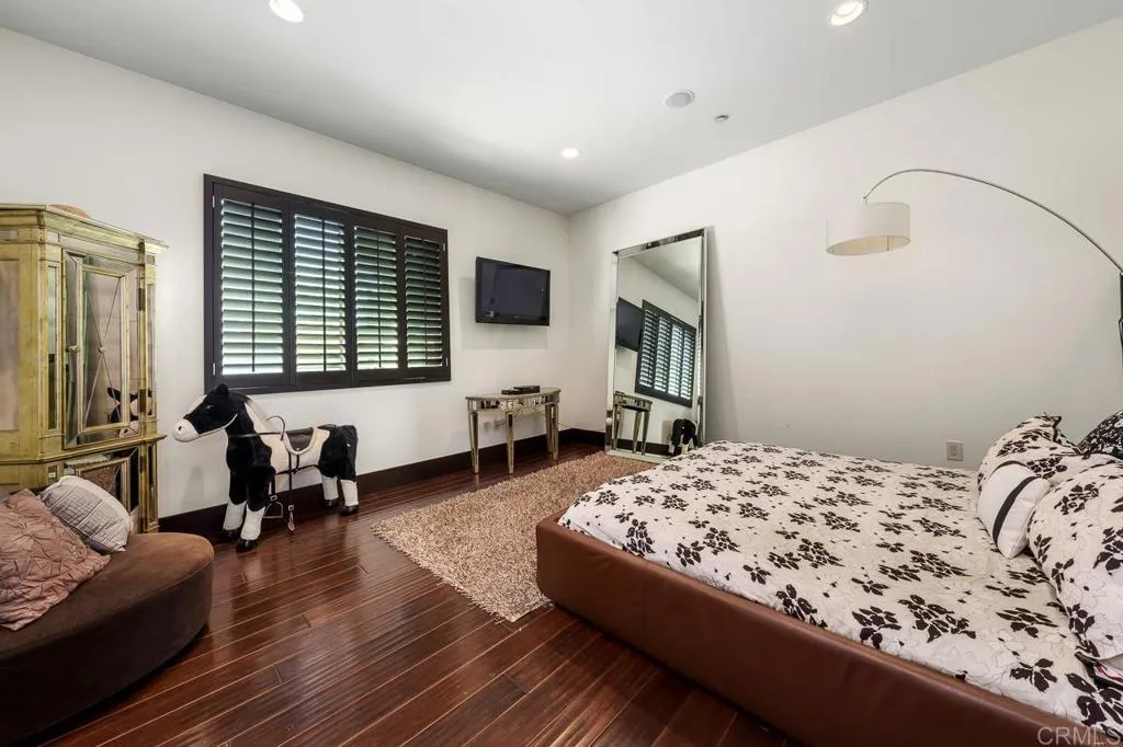 https://cdn.realtyfeed.com/cdn/127/306628582/93313244baed530a8e9ffb51cbdeced4.webp