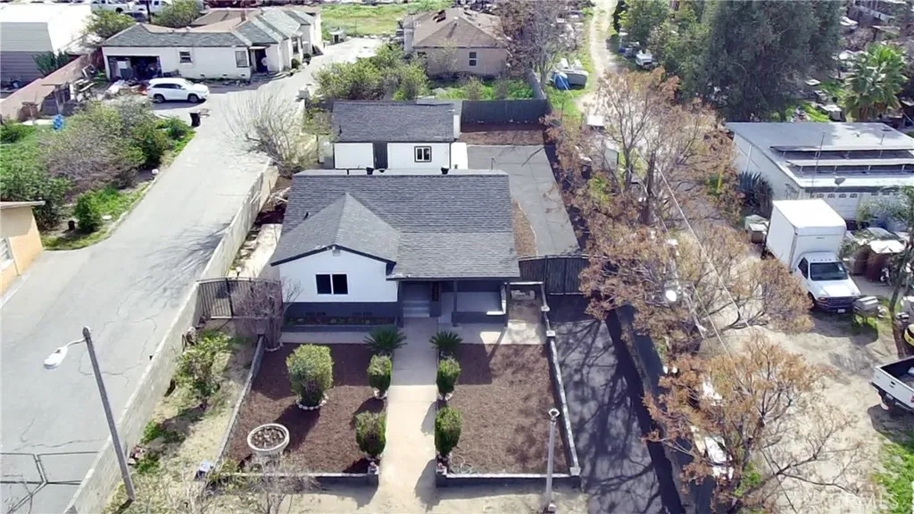 18407 Hawthorne Avenue, Bloomington, CA 92316 - Photo 2 of 25, Bloomington, CA