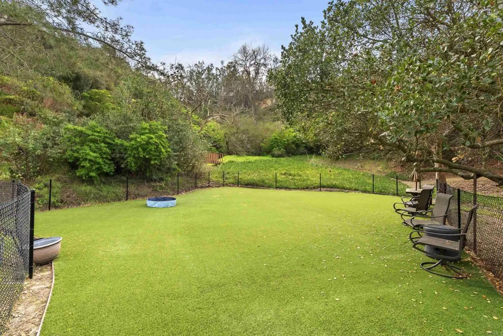 https://cdn.realtyfeed.com/cdn/127/306628619/417c5f62791e071b04f74527e95e25c3.webp