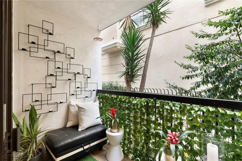 906 Doheny UNIT 303, West Hollywood, CA, 90069