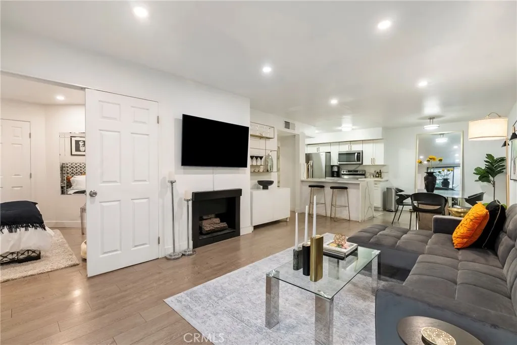 906 Doheny UNIT 303, West Hollywood, CA, 90069