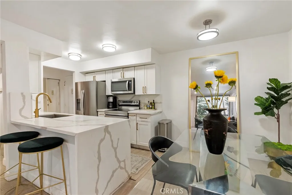 906 Doheny UNIT 303, West Hollywood, CA, 90069