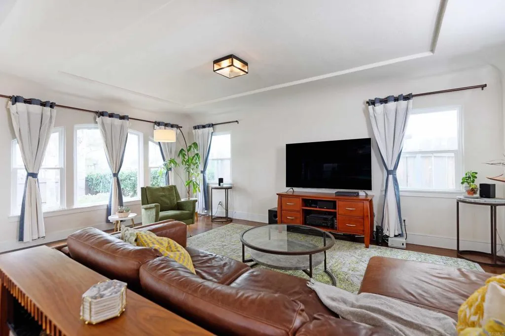 https://cdn.realtyfeed.com/cdn/127/306628688/18bace9feacbd9d18689e275ca6de775.webp