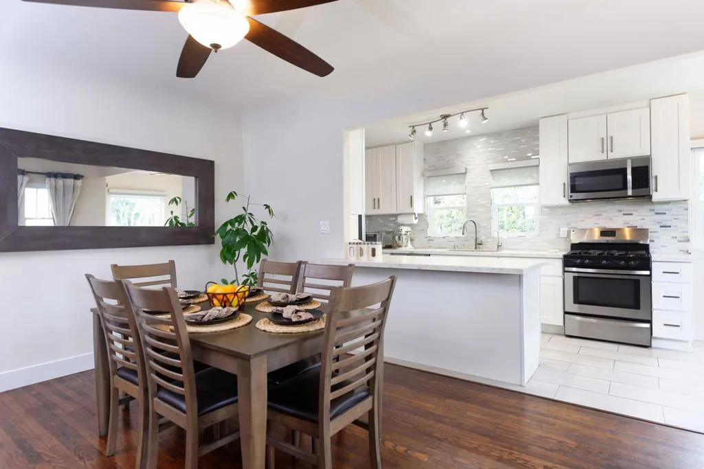 https://cdn.realtyfeed.com/cdn/127/306628688/827cf315359bc9048350f21df069b0f2.webp