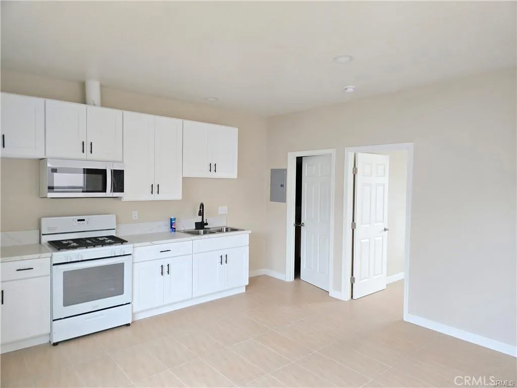 6010 Kansas, Los Angeles, CA 90044 - Photo 2 of 17, Los Angeles, CA