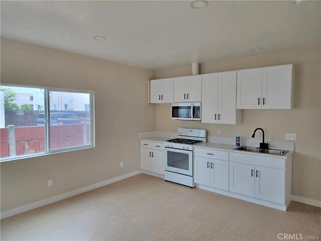 6010 Kansas, Los Angeles, CA 90044 - Main photo, Los Angeles, CA