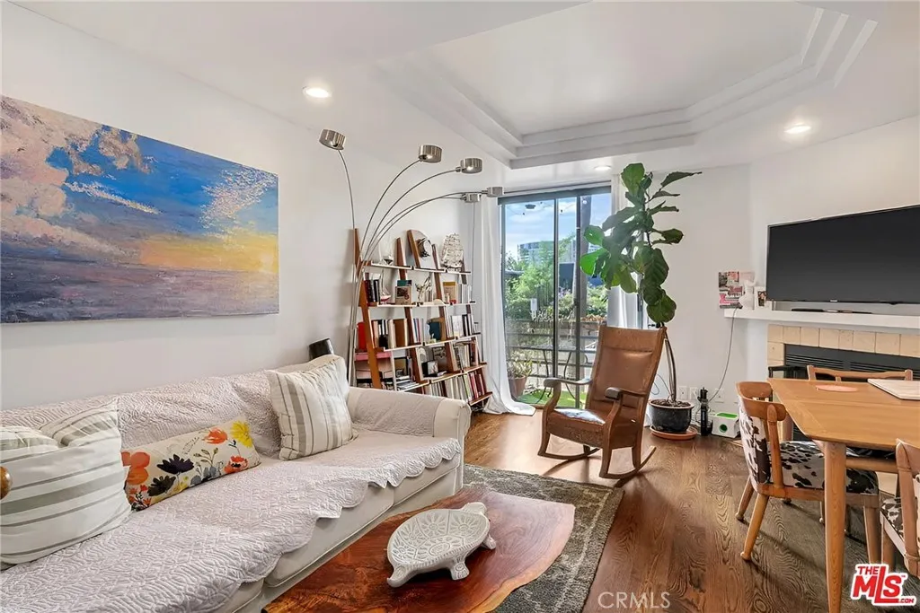 2500 Abbot Kinney Boulevard Unit 3