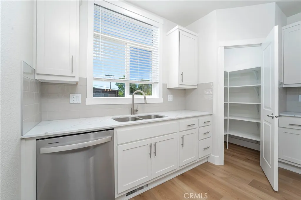 https://cdn.realtyfeed.com/cdn/127/306629111/bde112cad4a412ce82708f814793885f.webp