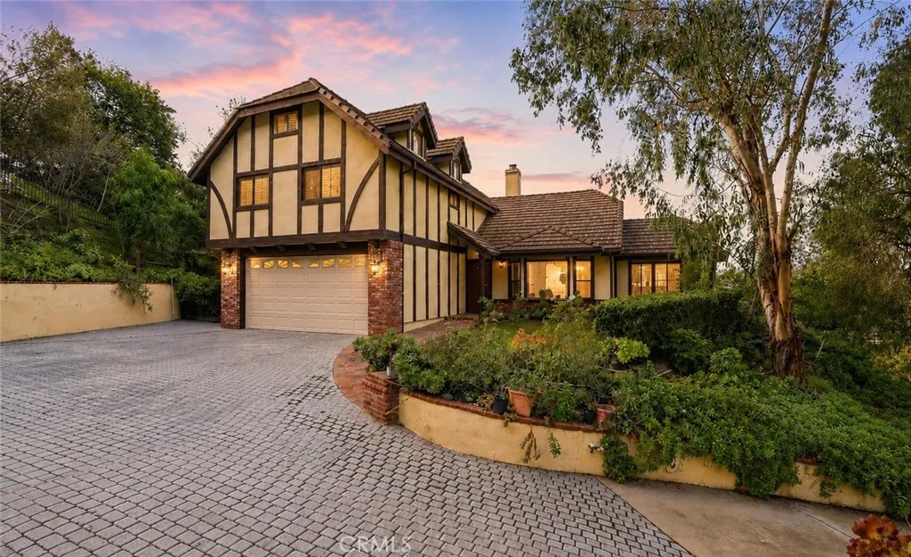 Calabasas, CA 91302