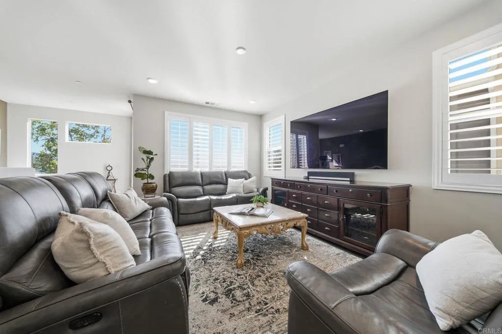https://cdn.realtyfeed.com/cdn/127/306629235/643868f7875e9cf633e7b3e5aba788f3.webp