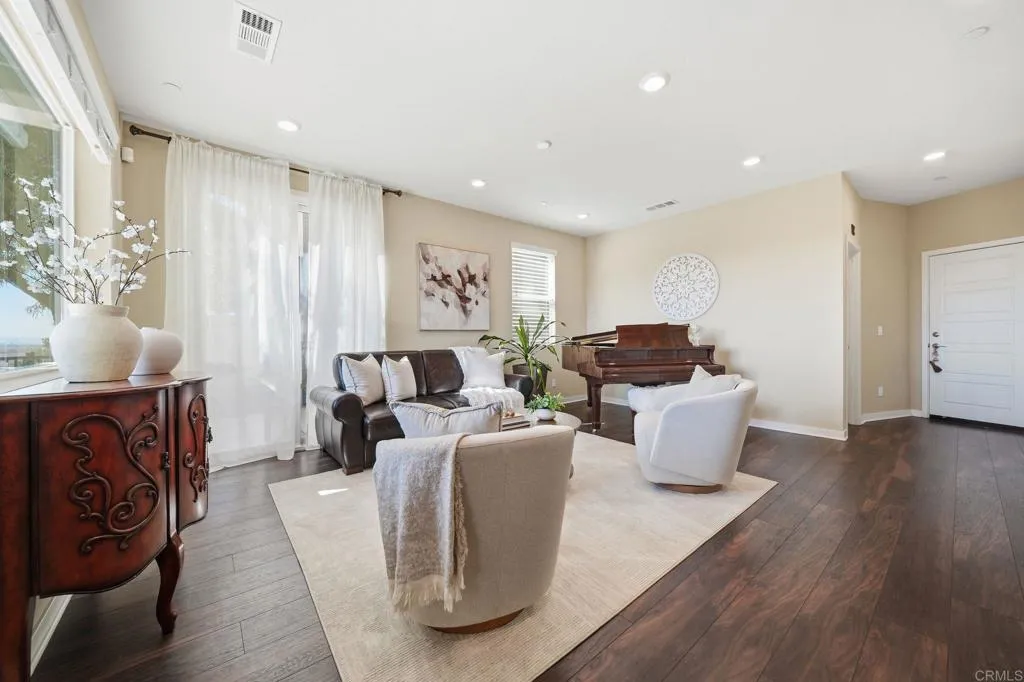 https://cdn.realtyfeed.com/cdn/127/306629235/bb000d602feadf84e4c34b5f9b4717f7.webp