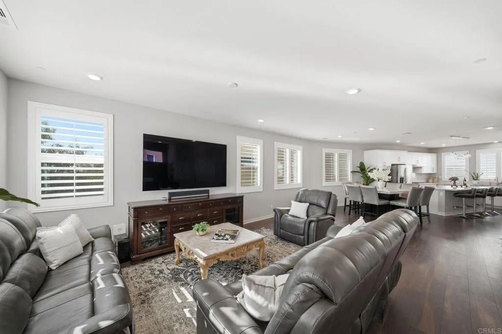 https://cdn.realtyfeed.com/cdn/127/306629235/bcb8169d107ae4f392f243b0832cd6f4.webp