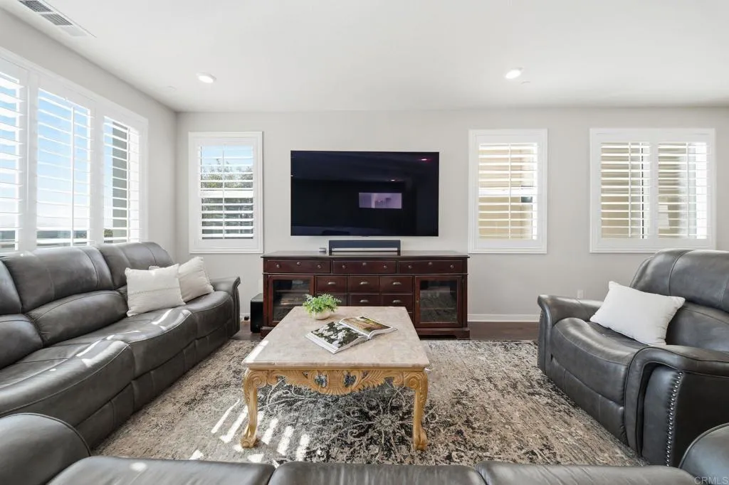 https://cdn.realtyfeed.com/cdn/127/306629235/dae21b6003c8285631c377b1b58caf77.webp